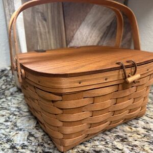 Longaberger 1990 Medium Picnic Basket With Riser 2 Swinging Handles And Lid